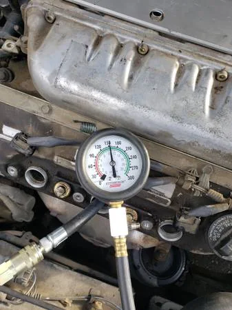 Compression gauge used for on-site engine diagnostics